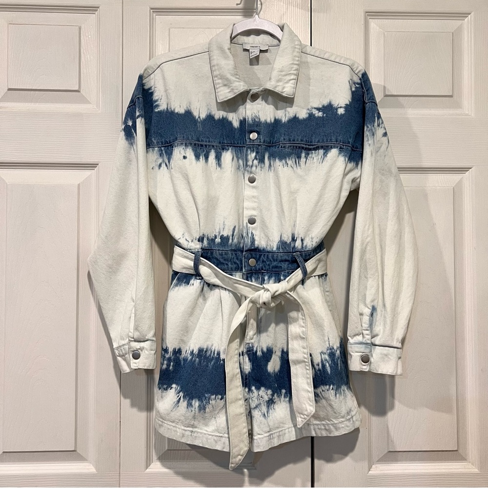🍋 Forever 21 Blue and White Denim Romper - Size Small